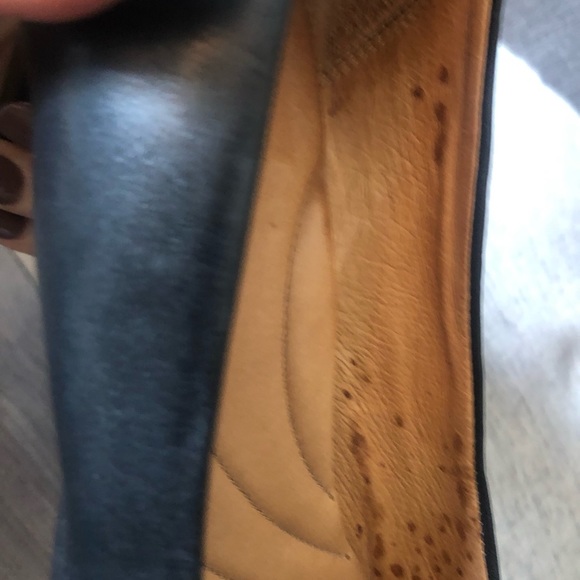 Stylish meet comfort! Previously loved Clark’s pumps. - Picture 6 of 6